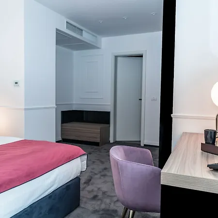 Szálloda Del Corso 4*